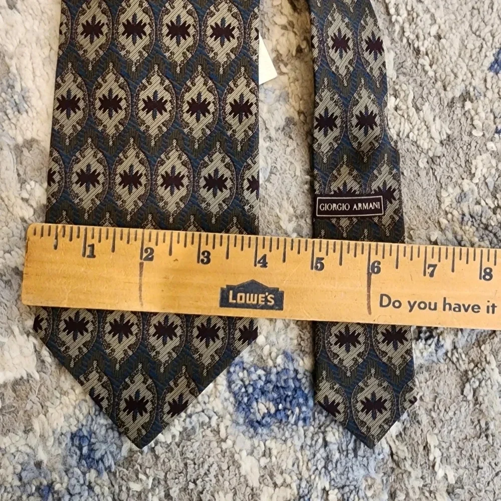 NWT Giorgio Armani 100% silk‎ tie.